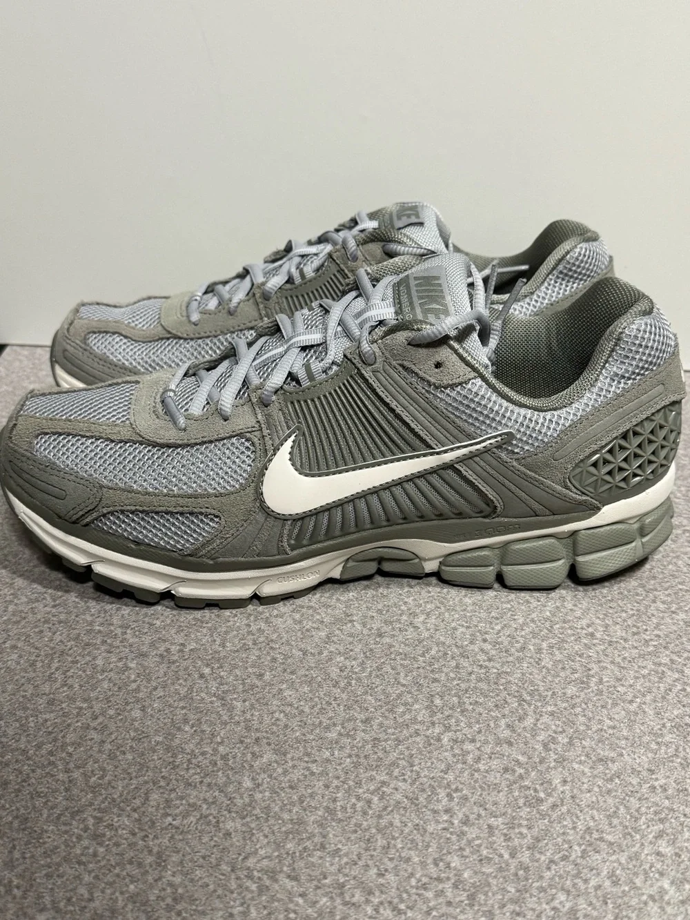 Nike Zoom Vomero 5 Dark Stucco Size 11 Men (NO BOX/VERY CLEAN) HF1553-002